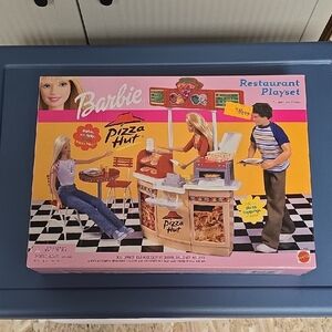 Barbie Pizza Hut  Restaurant Playset